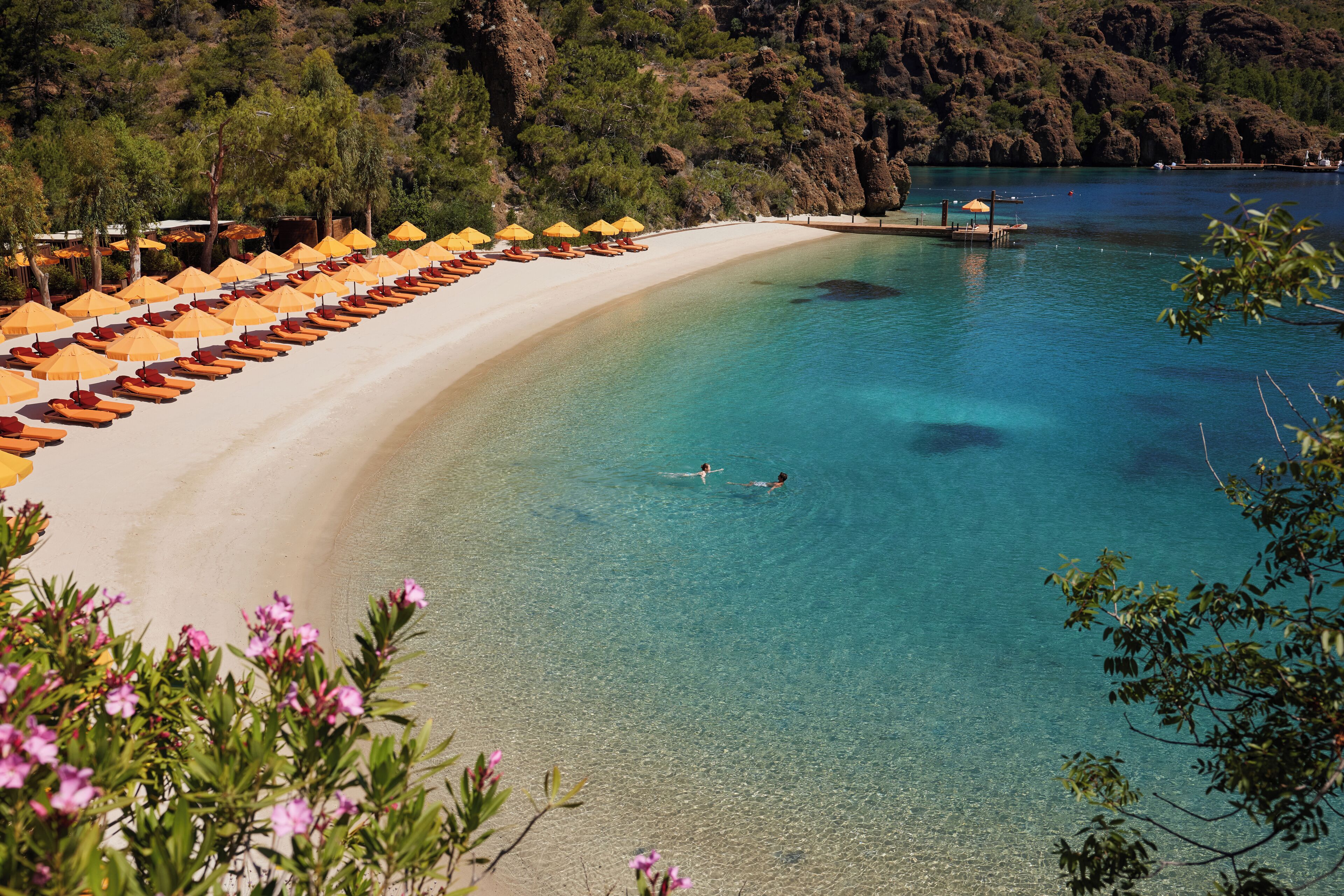 Private beach nearby, free beach cabanas, sun-loungers, beach umbrellas