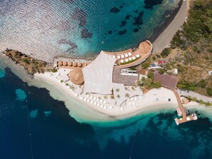 10 bars/lounges, poolside bar, beach bar
