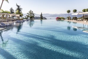 Indoor pool, outdoor pool, free pool cabanas, pool loungers - D Maris Bay (Marmaris)