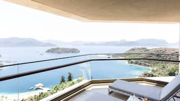 Executive-Suite, Meerblick | 1 Schlafzimmer, hochwertige Bettwaren, Betten mit Memory-Foam-Matratzen