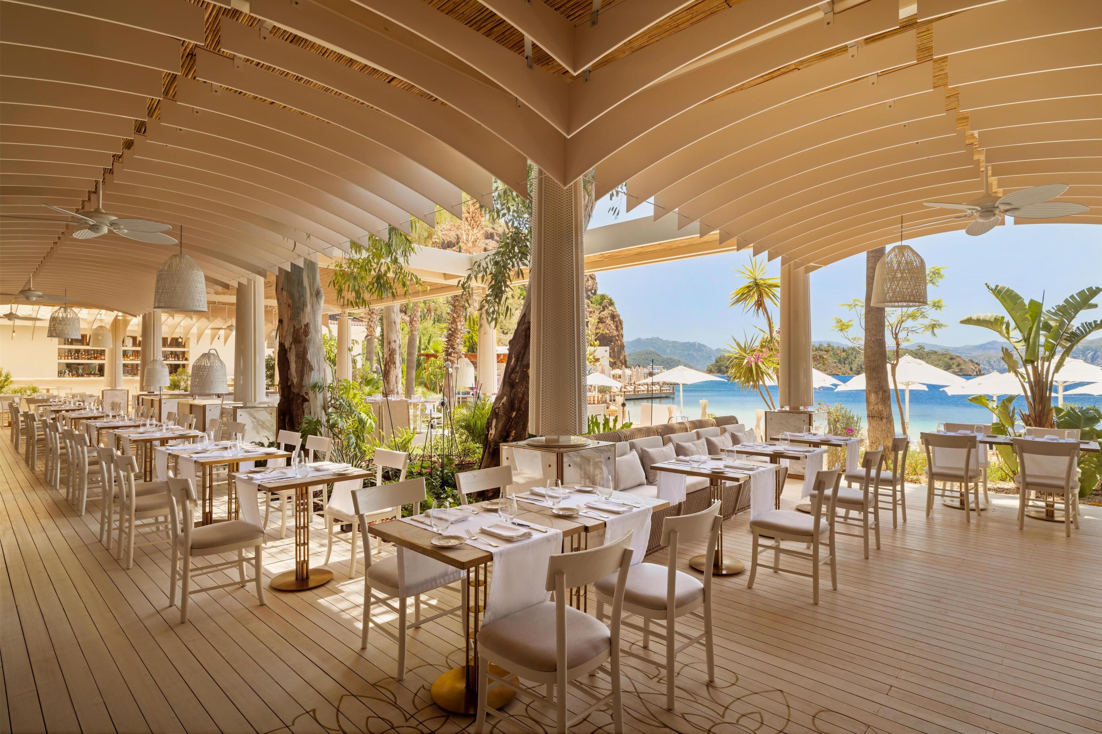 6 restaurantes: opção de café da manhã, almoço e jantar