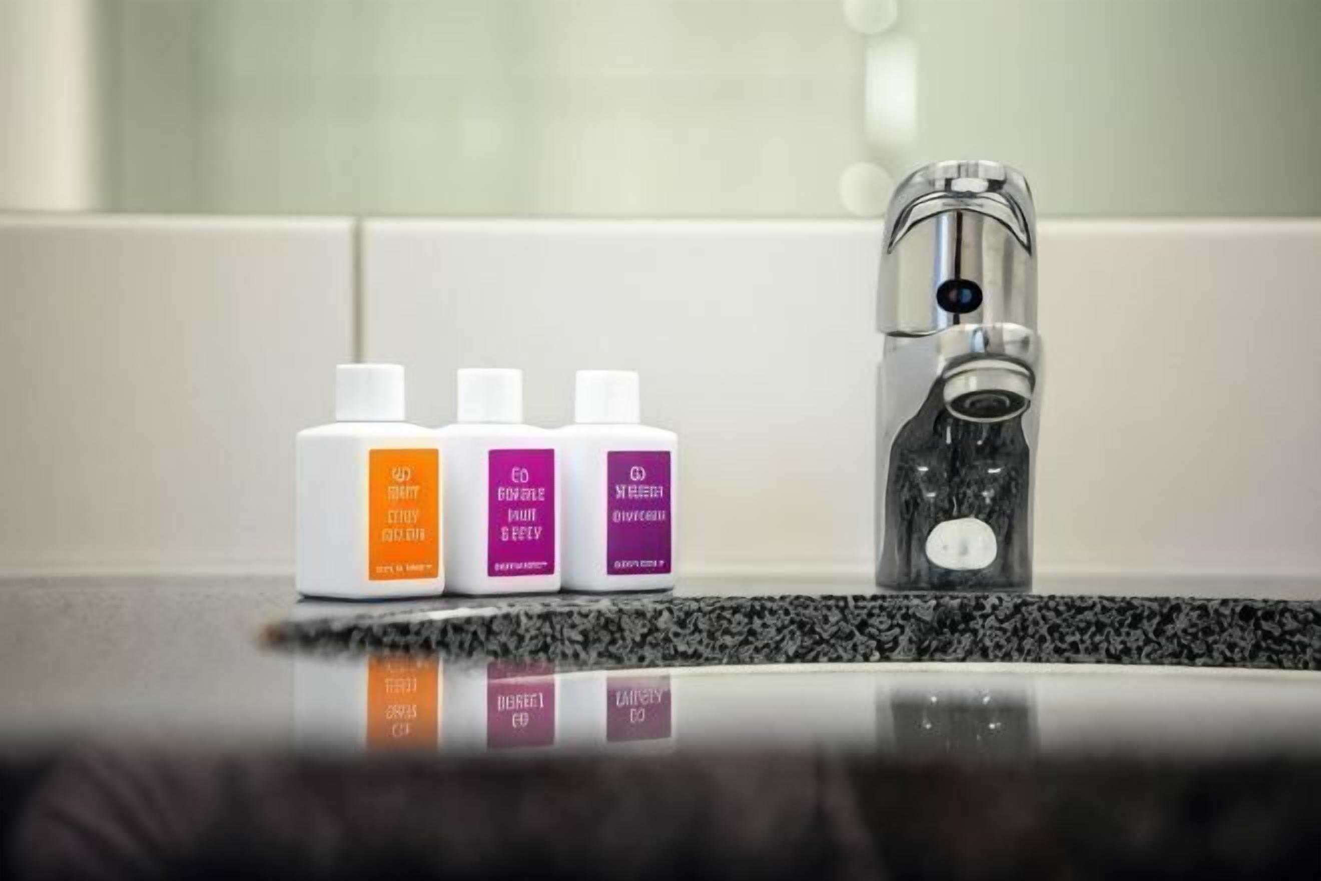 Équipements de salle de bain | Douche, sèche-cheveux, serviettes fournies