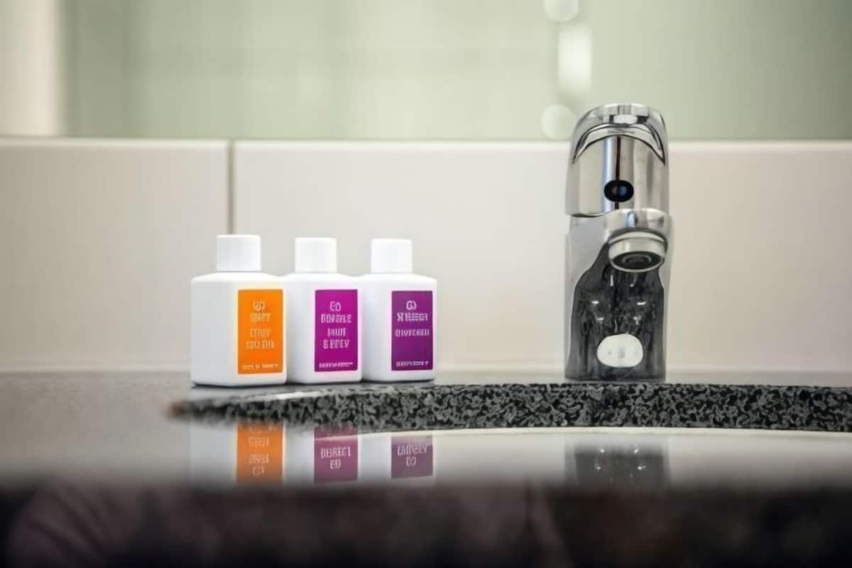 Amenidades de baño | Regadera, secadora de cabello, toallas