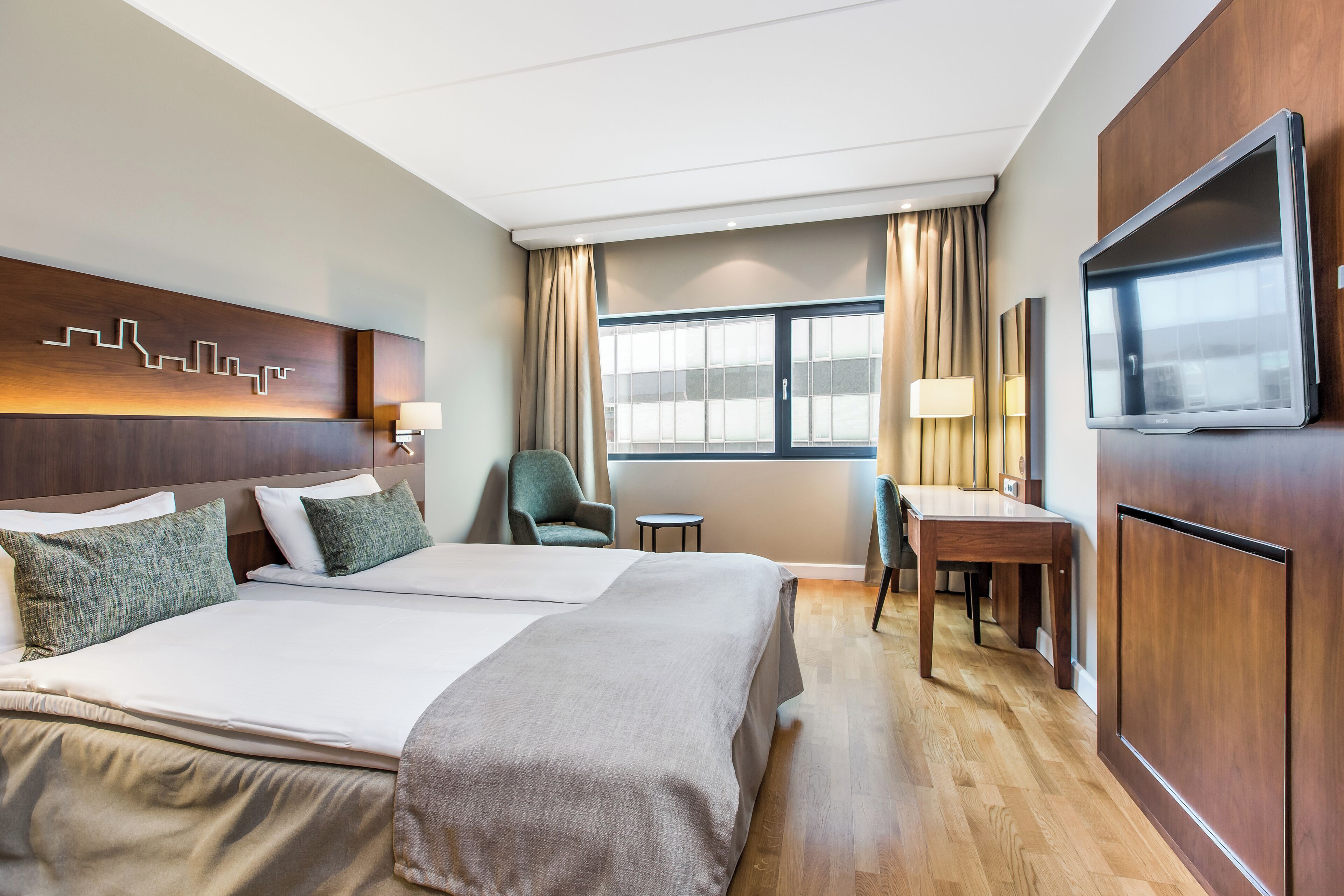 standard room, 1 double bed, non smoking | premium bedding, pillow-top beds, desk, laptop workspace