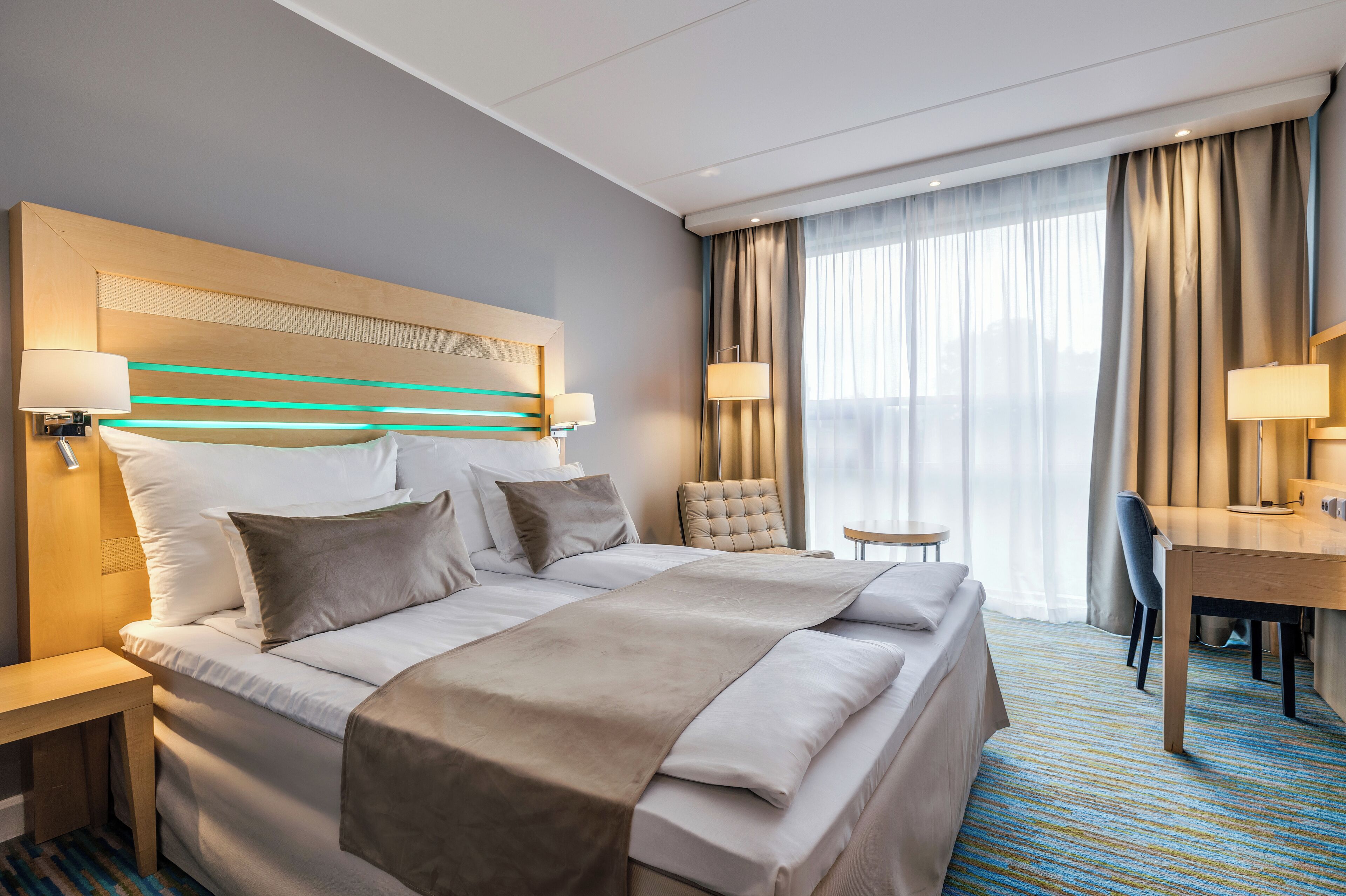 standard room, 1 double bed, non smoking | premium bedding, pillow-top beds, desk, laptop workspace