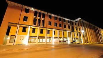 Façade de lâhĂ©bergement - soirĂ©e/nuit