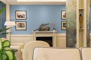 Lobby sitting area - Hotel Roxy Plaza (Soave)