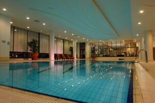 Indoor pool, sun loungers