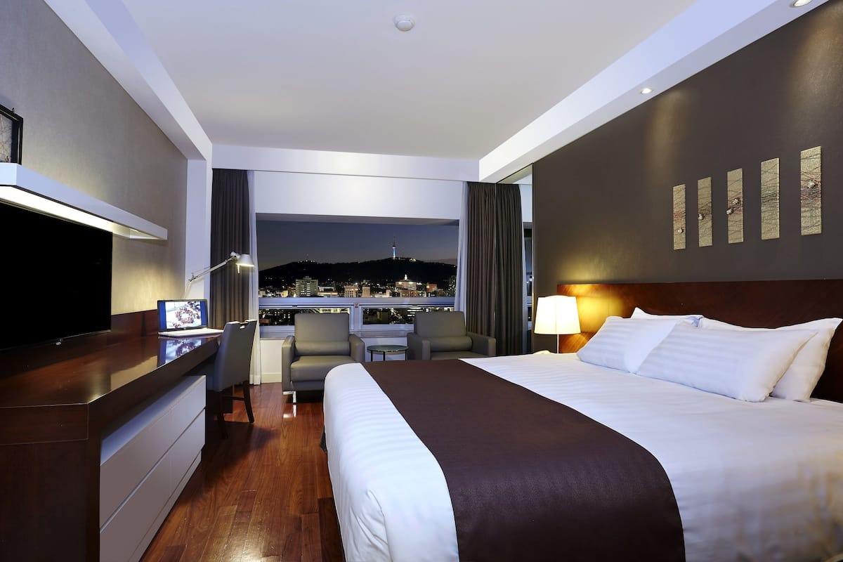 1 Schlafzimmer, hochwertige Bettwaren, Zimmersafe, Bügeleisen/Bügelbrett