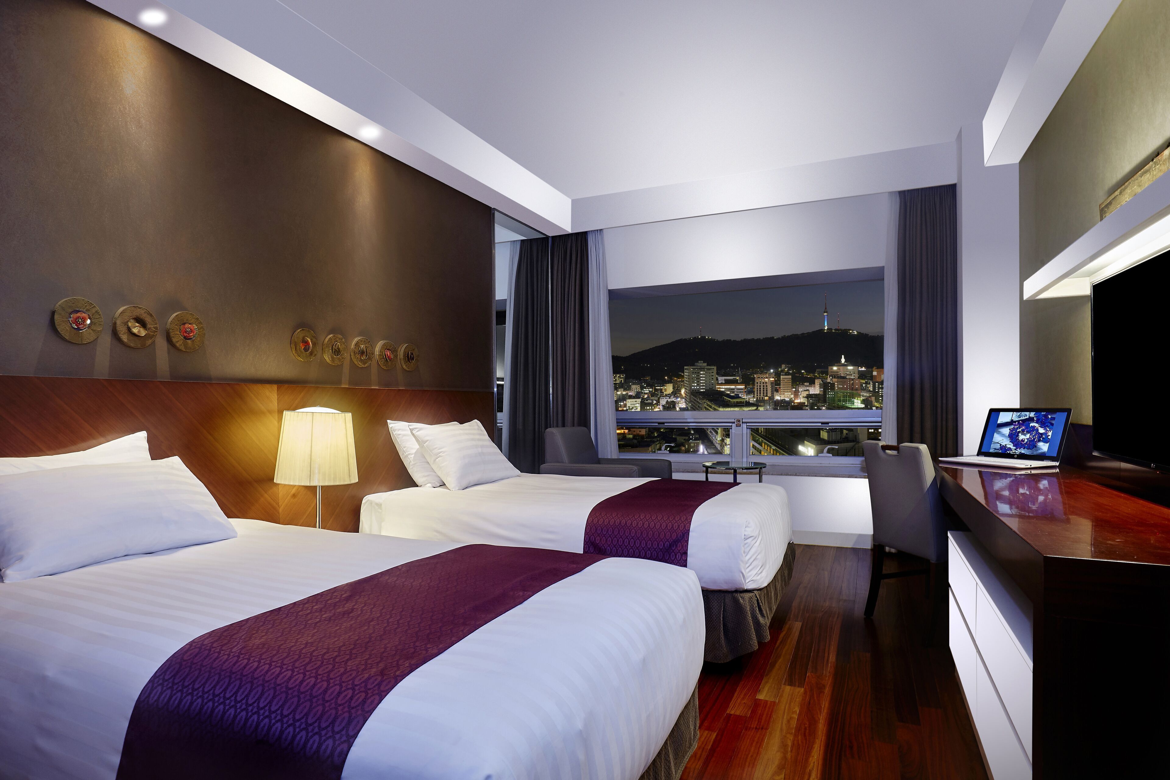 Premium bedding, in-room safe, iron/ironing board, free WiFi