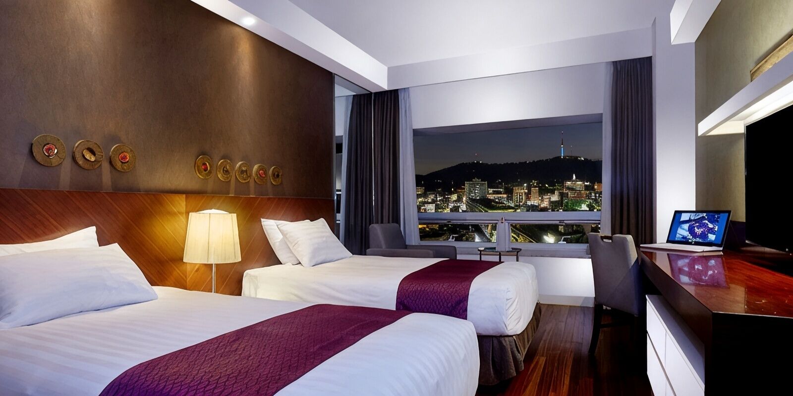Premium bedding, in-room safe, iron/ironing board, free WiFi