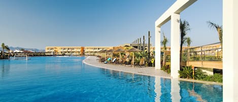 Indoor pool, 6 outdoor pools, pool umbrellas, pool loungers