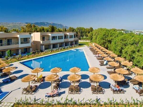 Indoor pool, 6 outdoor pools, pool umbrellas, pool loungers