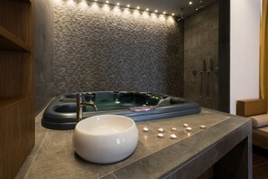 Behandlingsrom for par, badstue, tyrkisk bad/hamam og kroppsbehandlinger