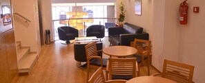 Lobby sitting area - Hotel Ogalia (Vigo)