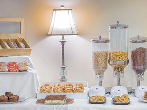 Petit déjeuner buffet servi tous les jours en supplément