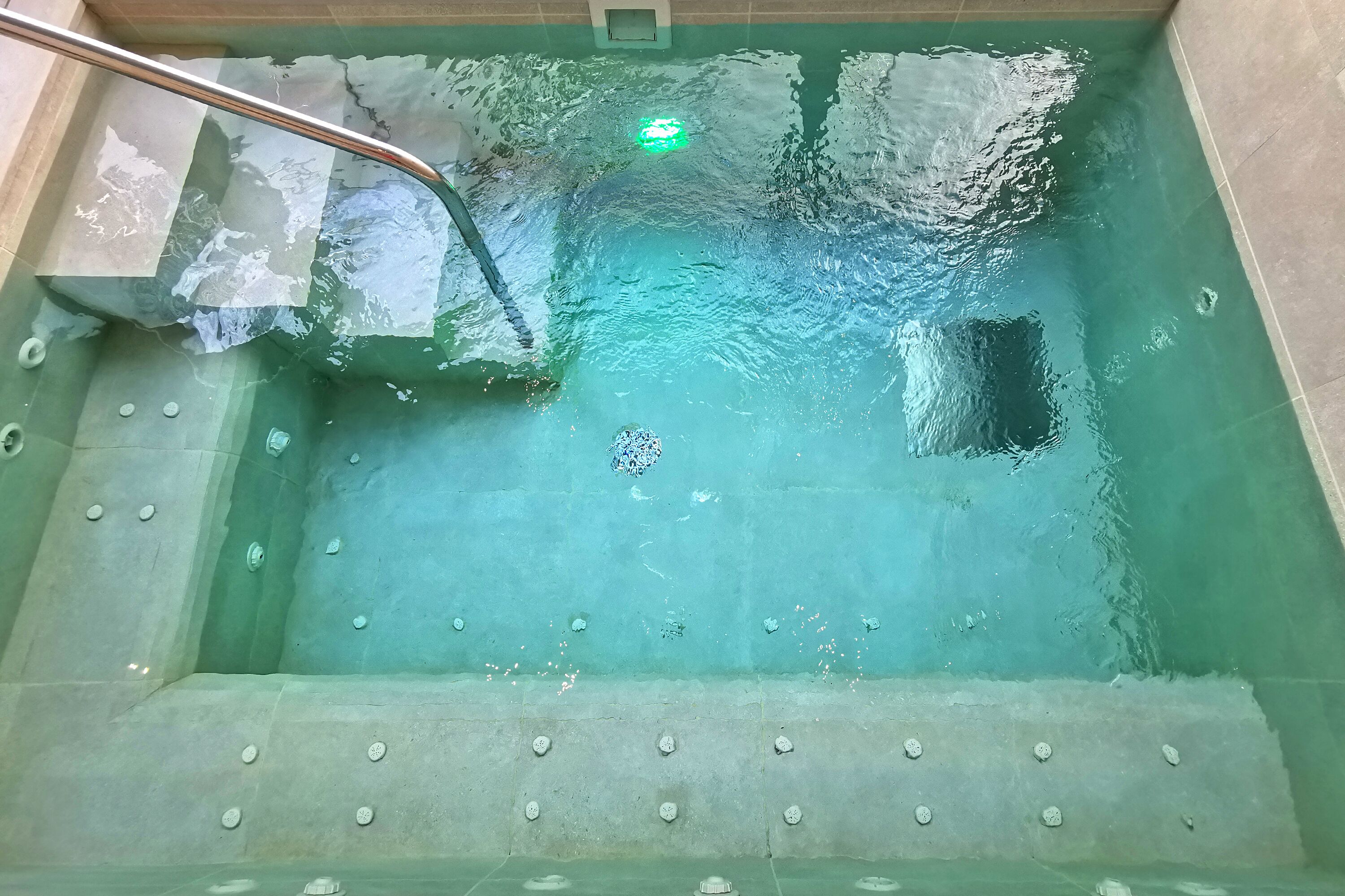 body treatments, facials, 1 treatment room, massages