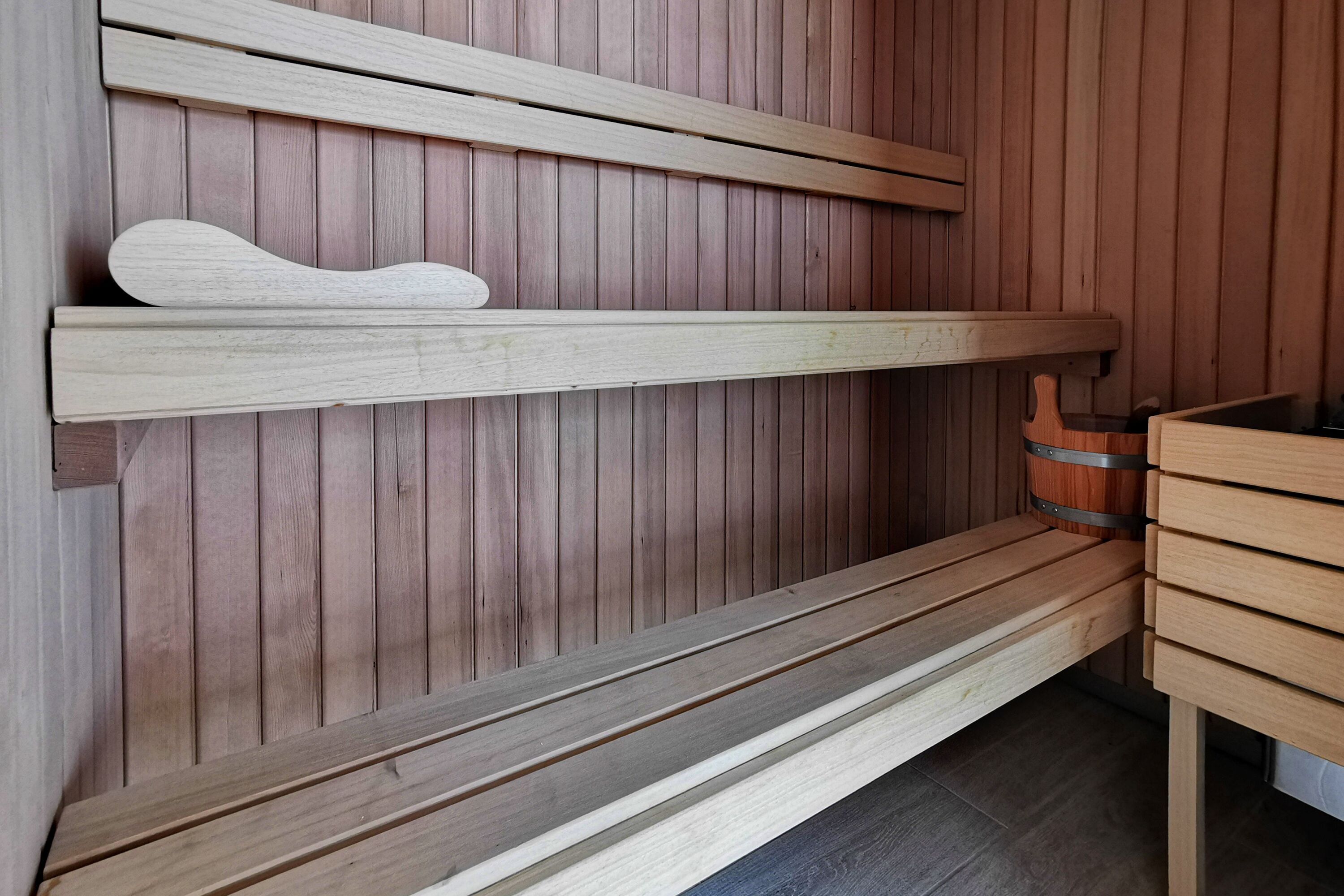 body treatments, facials, 1 treatment room, massages