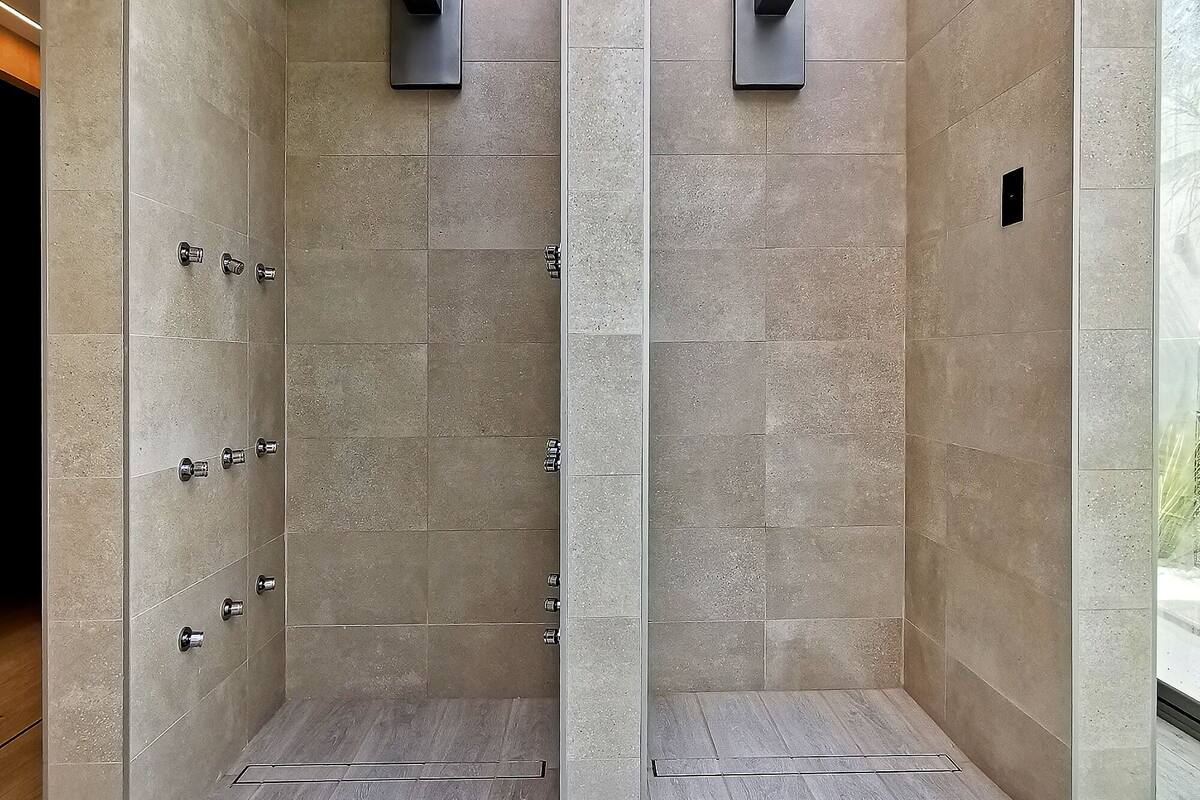 body treatments, facials, 1 treatment room, massages