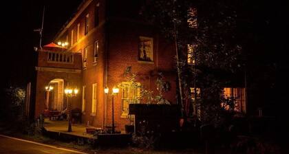 Elkhorn Inn & Theatre