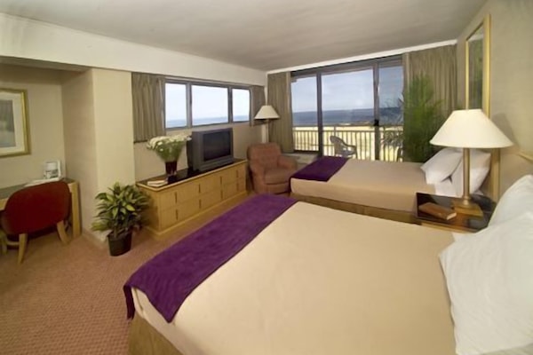 Allergitestade sängkläder, duntäcken och värdeförvaringsskåp på rummet