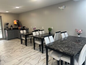 Free daily continental breakfast 