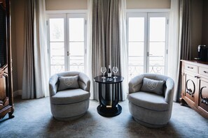 Premium bedding, down duvets, free minibar items, in-room safe