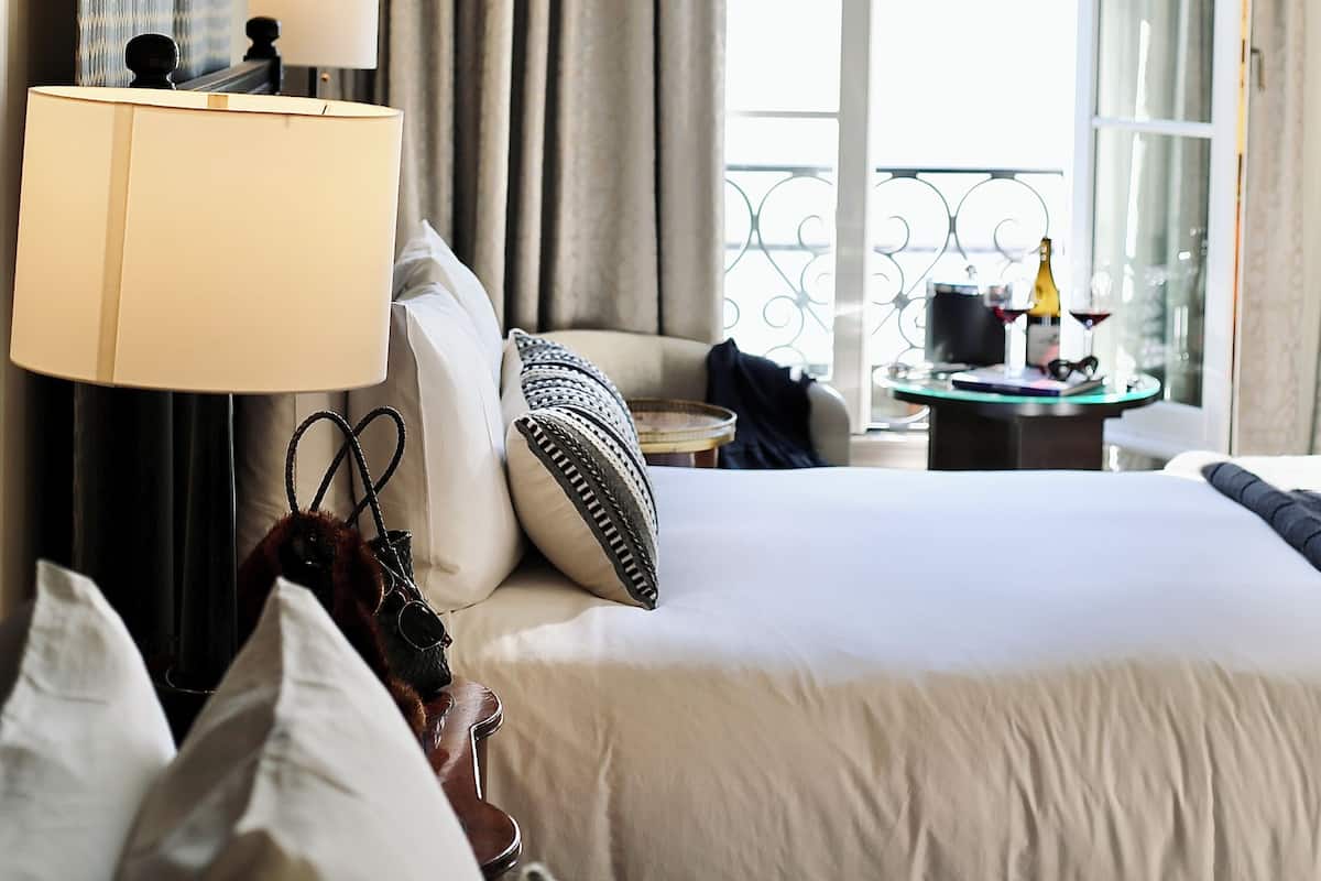 Premier Queen | Premium bedding, down comforters, free minibar items, in-room safe