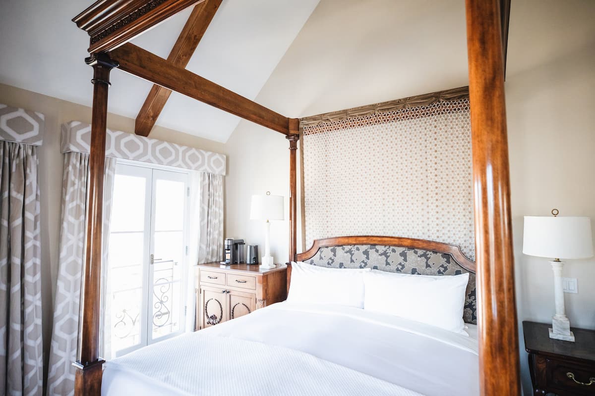 Premium bedding, down comforters, free minibar items, in-room safe