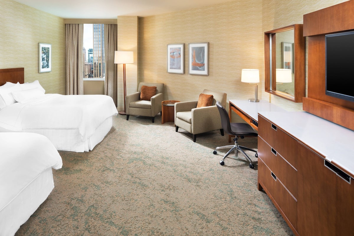 1 bedroom, Egyptian cotton sheets, premium bedding, down comforters