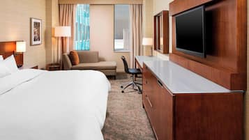 1 bedroom, Egyptian cotton sheets, premium bedding, down comforters