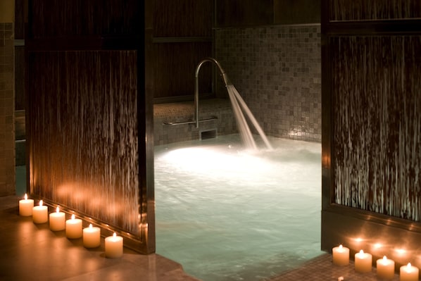 Bain à remous, soins corporels, soins d'aromathérapie