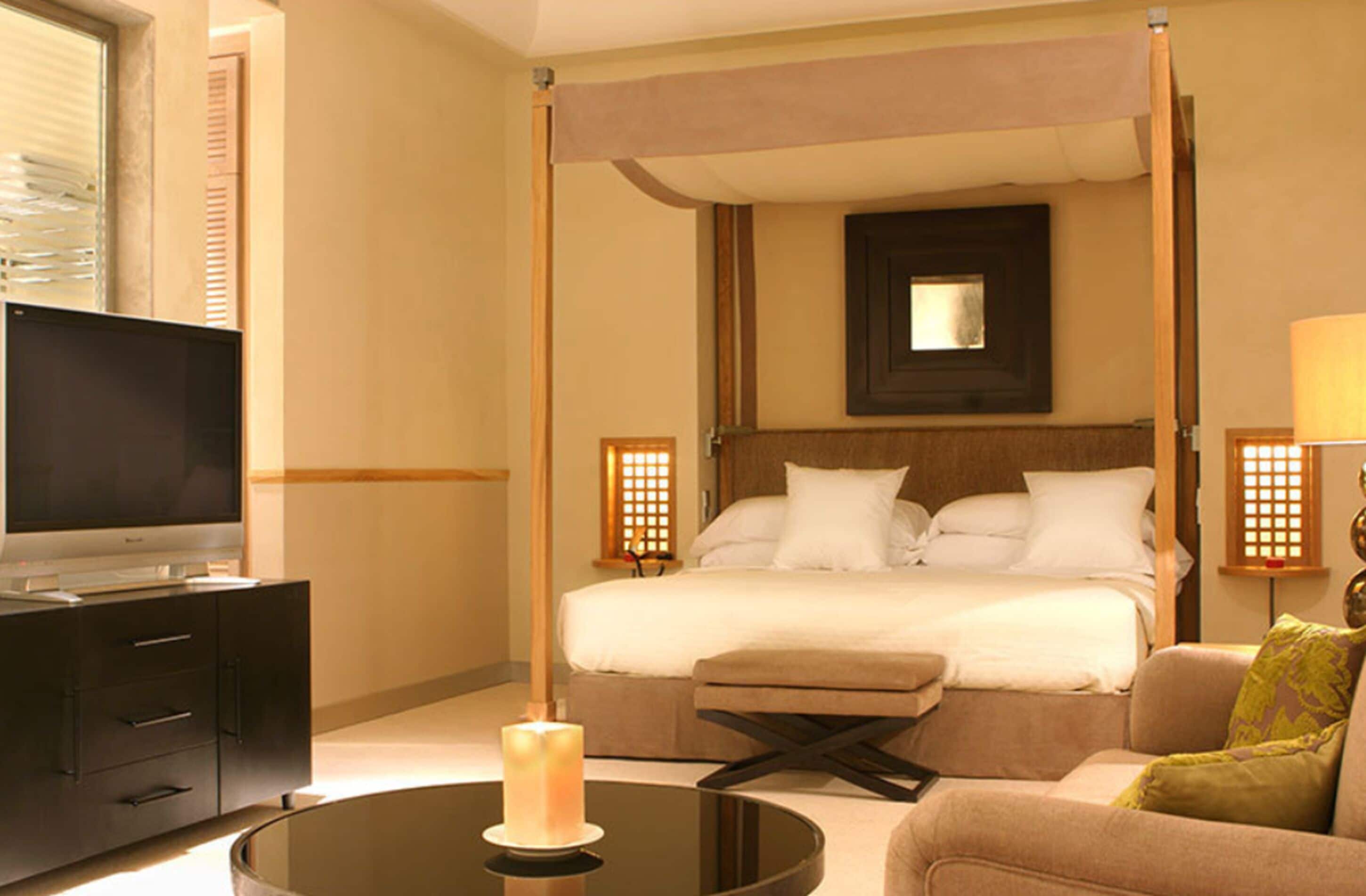 junior suite (superior) | down duvets, memory-foam beds, minibar, in-room safe