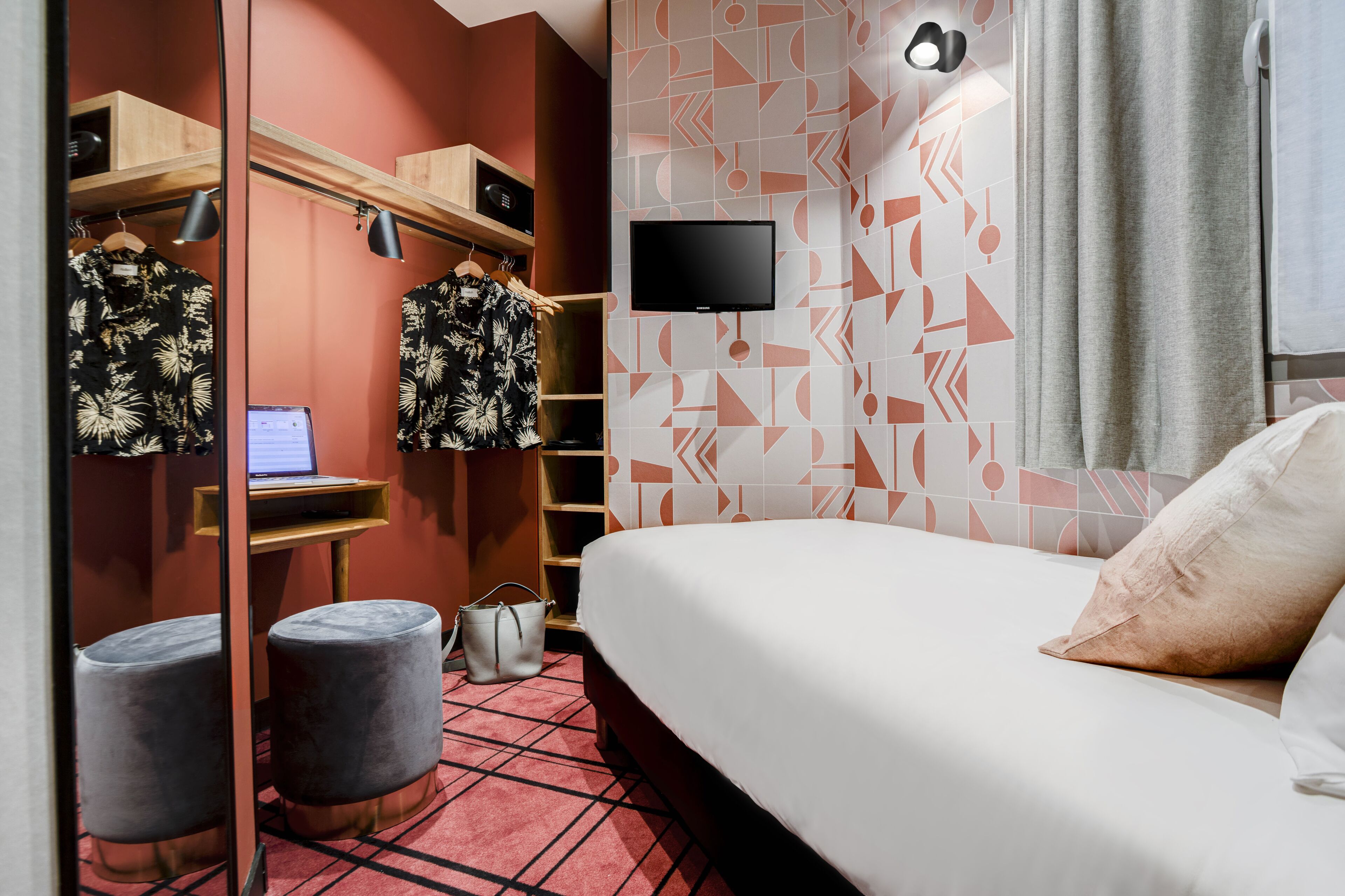 single room (simple) | premium bedding, in-room safe, blackout curtains, iron/ironing board