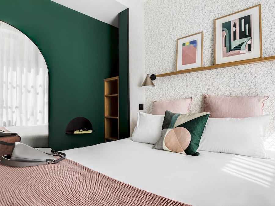 Dobbeltrom – classic | Sengetøy av topp kvalitet, safe på rommet og blendingsgardiner