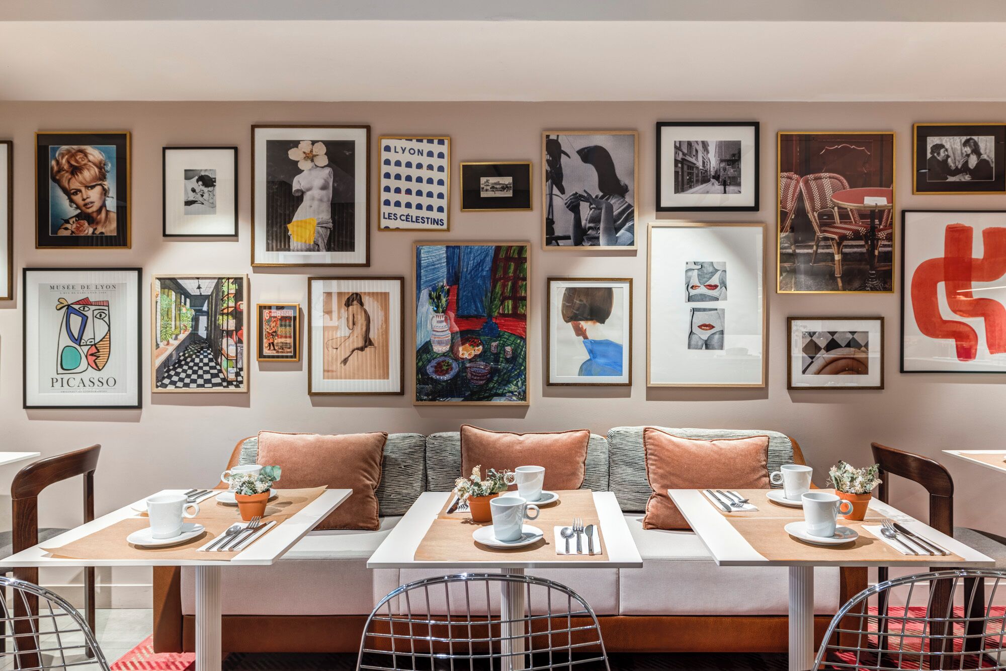 daily buffet breakfast (eur 16 per person)