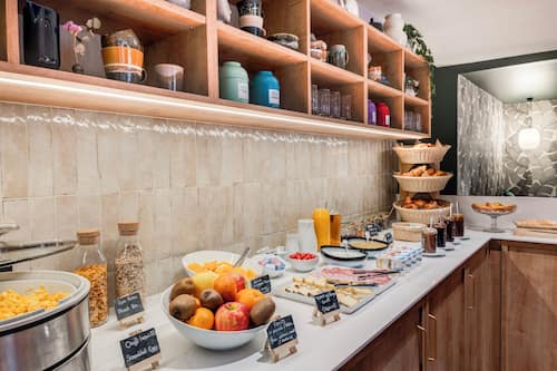 Tägliches Frühstücksbuffet gegen Gebühr