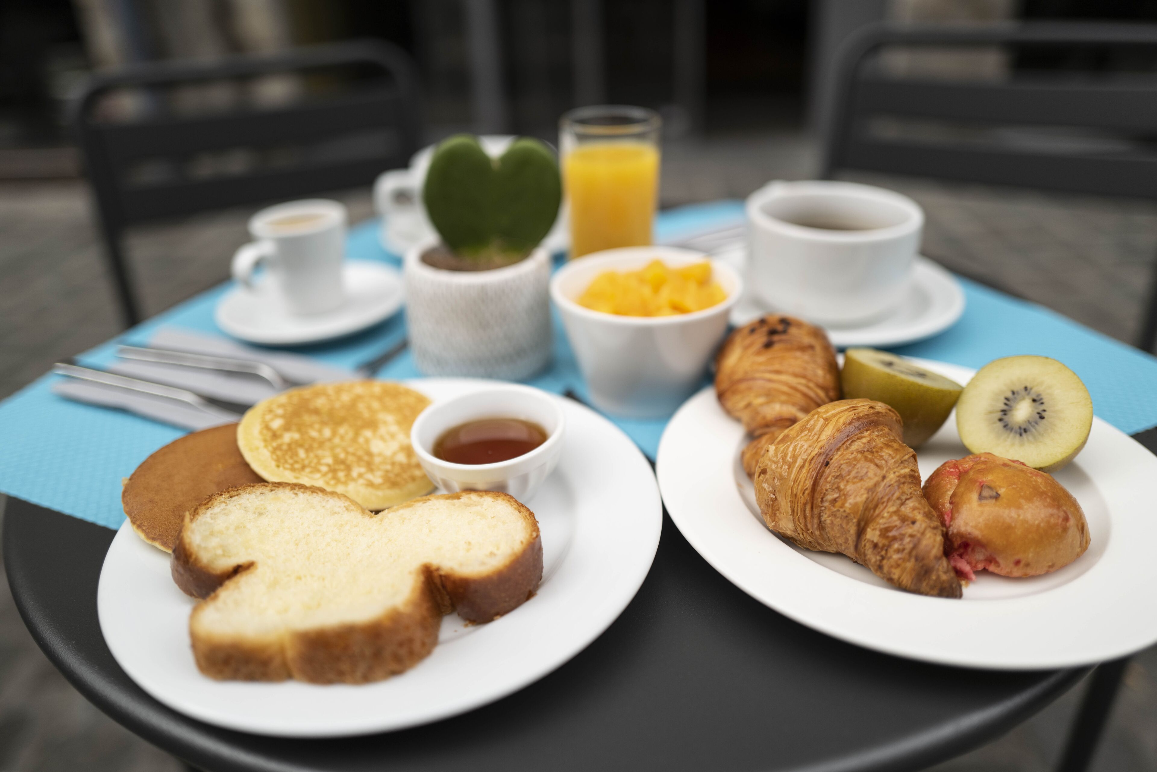 daily buffet breakfast (eur 16 per person)