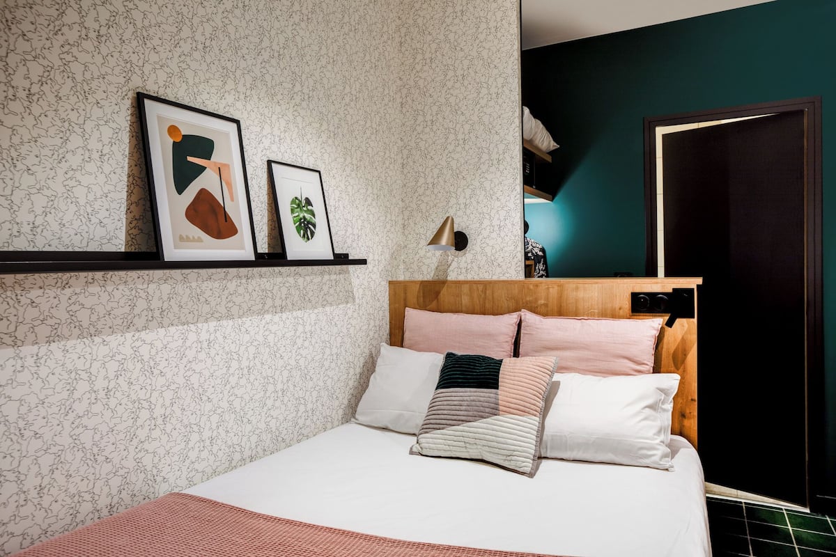 Economy Room | Premium bedding, in-room safe, blackout drapes