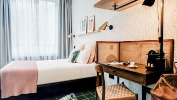 Habitación doble Confort | Ropa de cama de alta calidad y caja de seguridad en la habitación