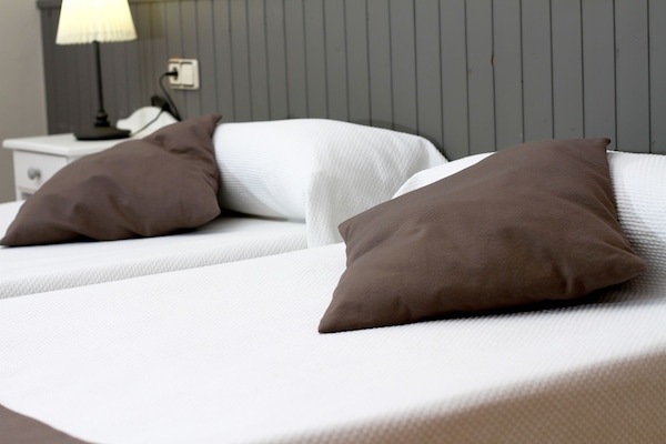 Double Room (2 Adults and 1 Child) | Desk, free cribs/infant beds, rollaway beds, free WiFi