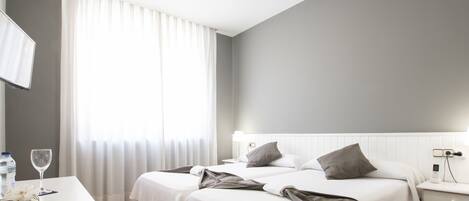 Doppelzimmer (two beds)