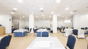 Der serveres morgenmad, frokost og aftensmad