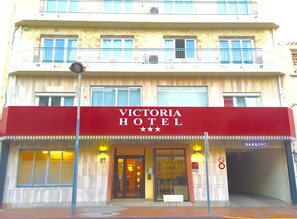 Front of property - Victoria Hotel (Perpignan)