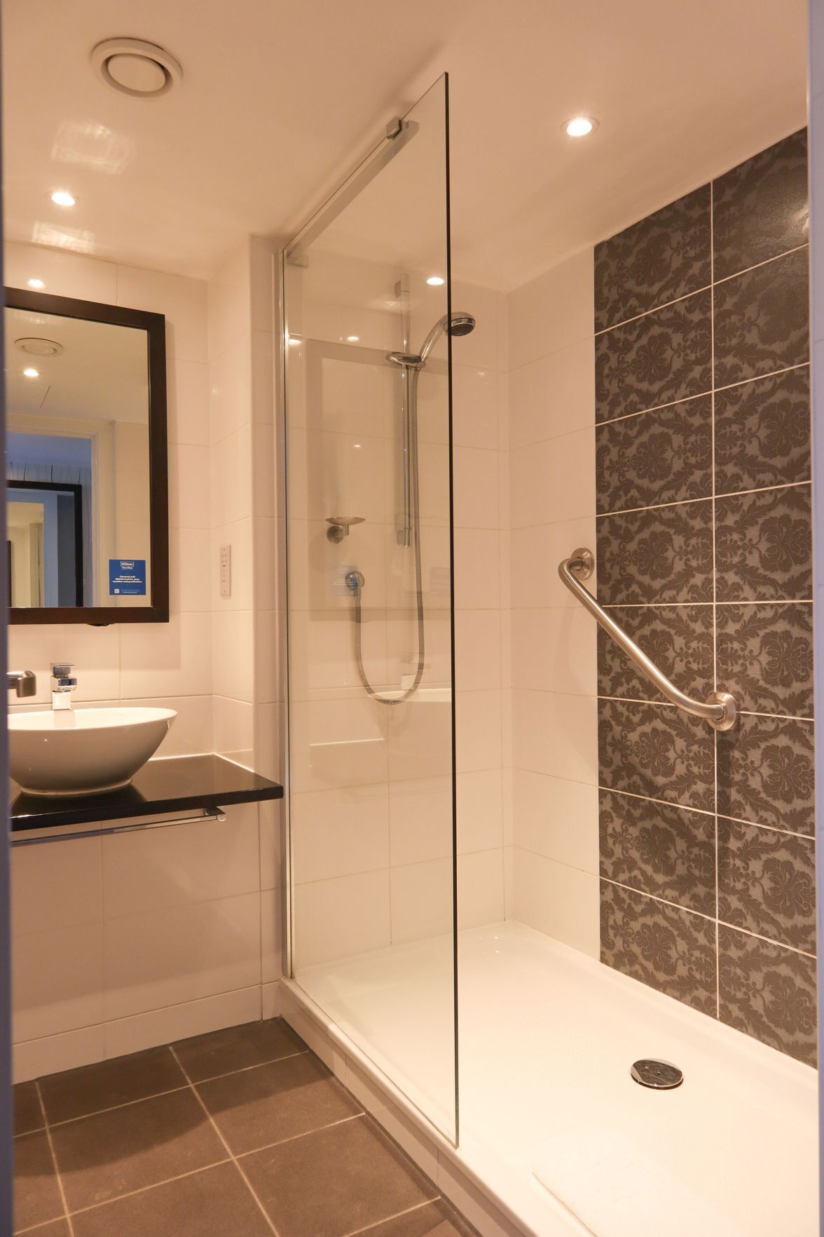 Baño | Amenidades de baño de diseñador, secadora de cabello, toallas 
