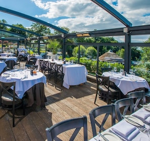 Breakfast, lunch, dinner served; garden views