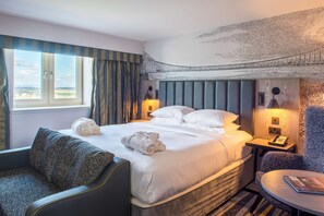 Junior Suite, 1 King Bed | Living area