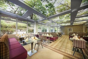 4 restaurantes; se sirven desayunos 