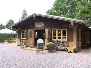 4 restaurants; breakfast, lunch, and dinner served - Göbel's Hotel Rodenberg (Rotenburg an der Fulda)