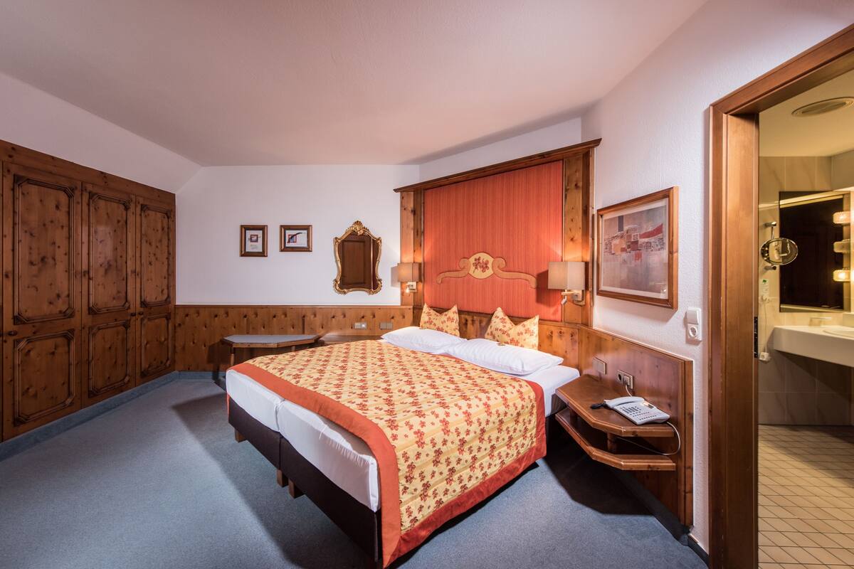 In-room safe, desk, iron/ironing board (on request), WiFi (free)